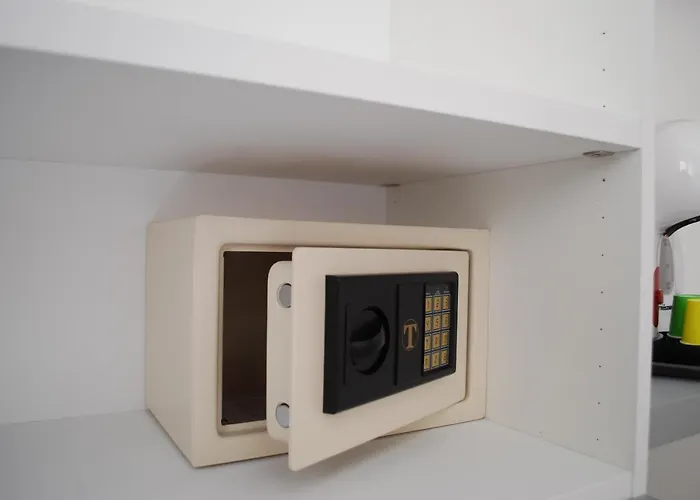 Alojamento de Acomodação e Pequeno-almoço Le Palme 4*